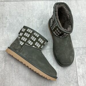 🍁 UGG 🍁 CLASSIC MINI II UGG GRAPHIC GRAY WINTER BOOTS COZY